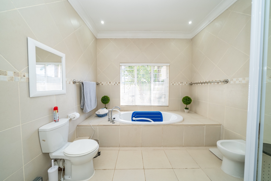 4 Bedroom Property for Sale in Waterkloof Ridge Gauteng