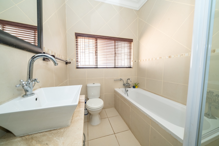 4 Bedroom Property for Sale in Waterkloof Ridge Gauteng