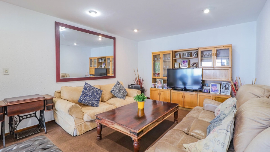 4 Bedroom Property for Sale in Magaliessig Gauteng