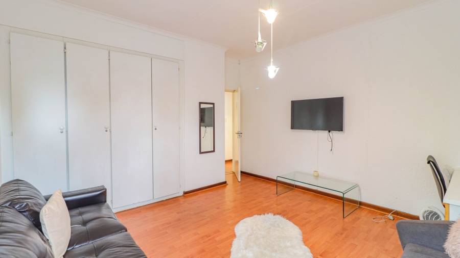 4 Bedroom Property for Sale in Magaliessig Gauteng