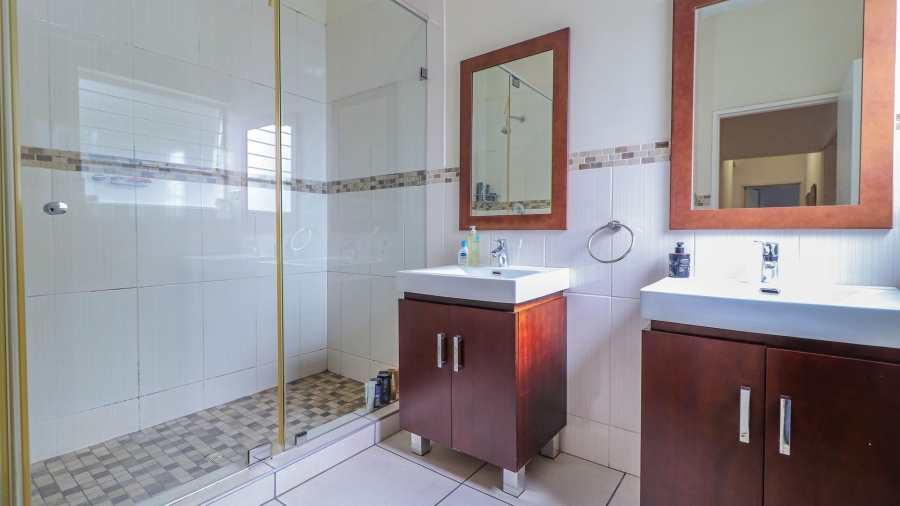 4 Bedroom Property for Sale in Magaliessig Gauteng