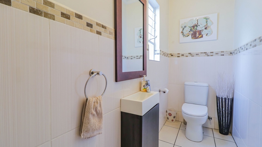 4 Bedroom Property for Sale in Magaliessig Gauteng