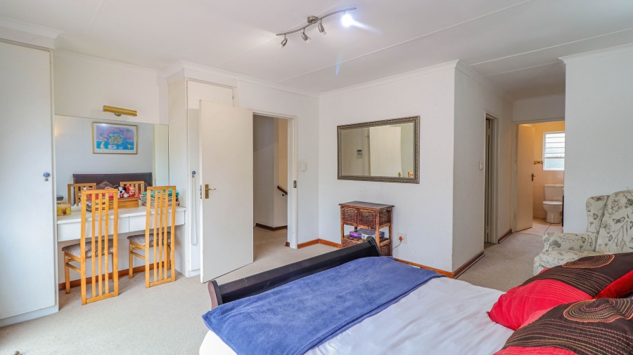 4 Bedroom Property for Sale in Magaliessig Gauteng