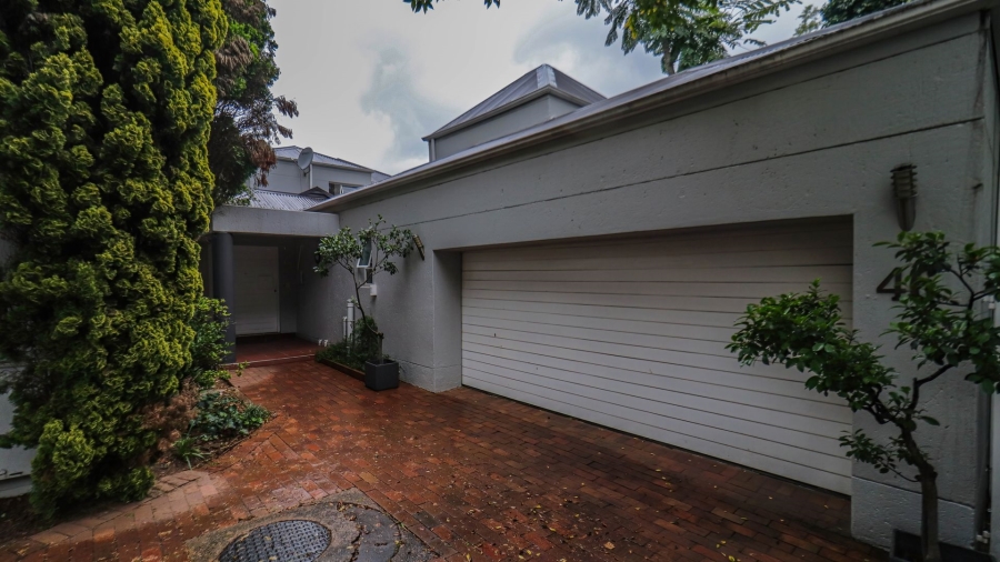 4 Bedroom Property for Sale in Magaliessig Gauteng