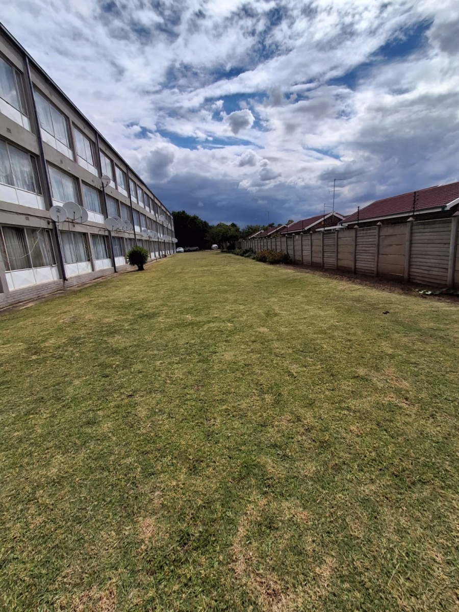 2 Bedroom Property for Sale in Three Rivers Gauteng