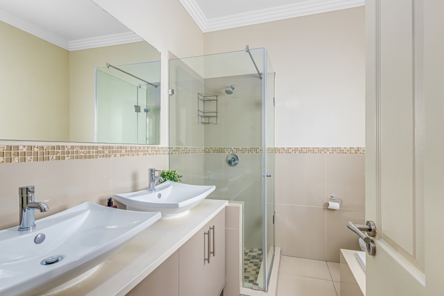 3 Bedroom Property for Sale in Broadacres Gauteng