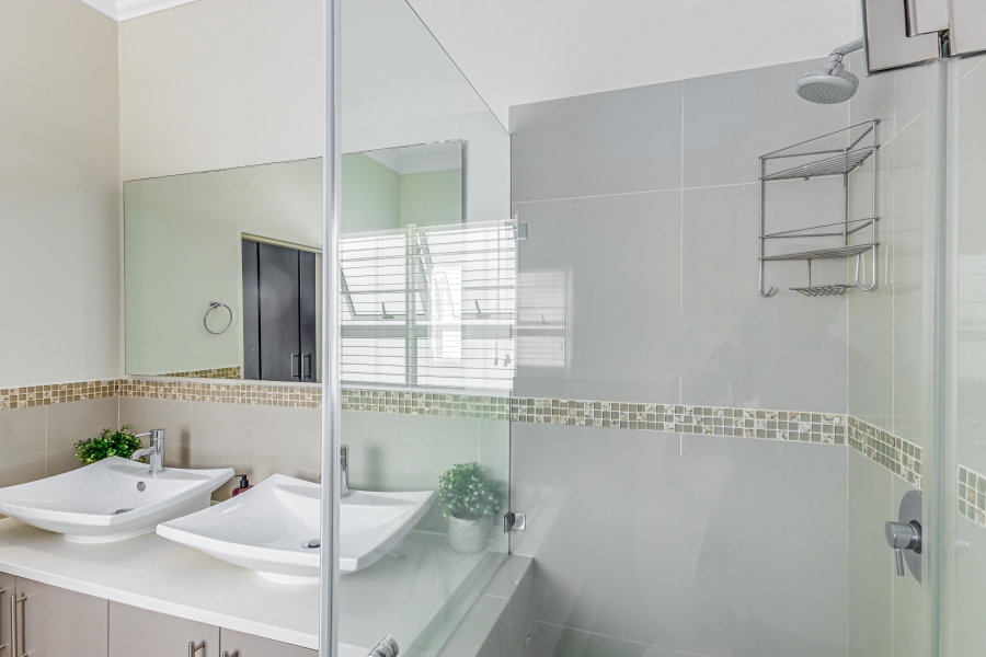 3 Bedroom Property for Sale in Broadacres Gauteng