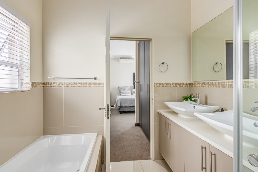 3 Bedroom Property for Sale in Broadacres Gauteng