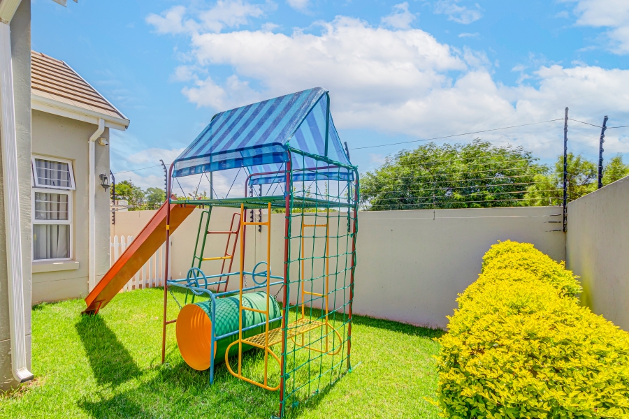 3 Bedroom Property for Sale in Broadacres Gauteng