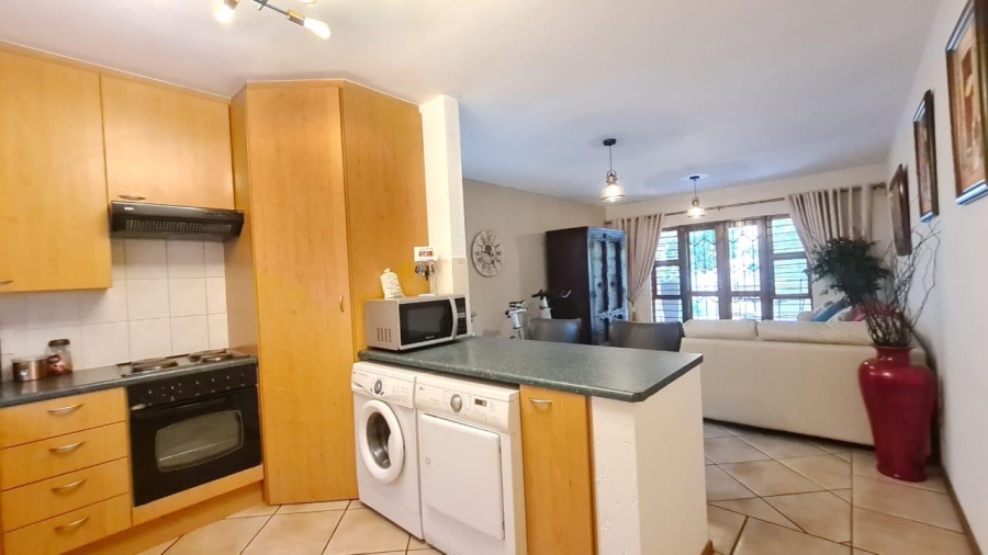 2 Bedroom Property for Sale in Sunninghill Gauteng