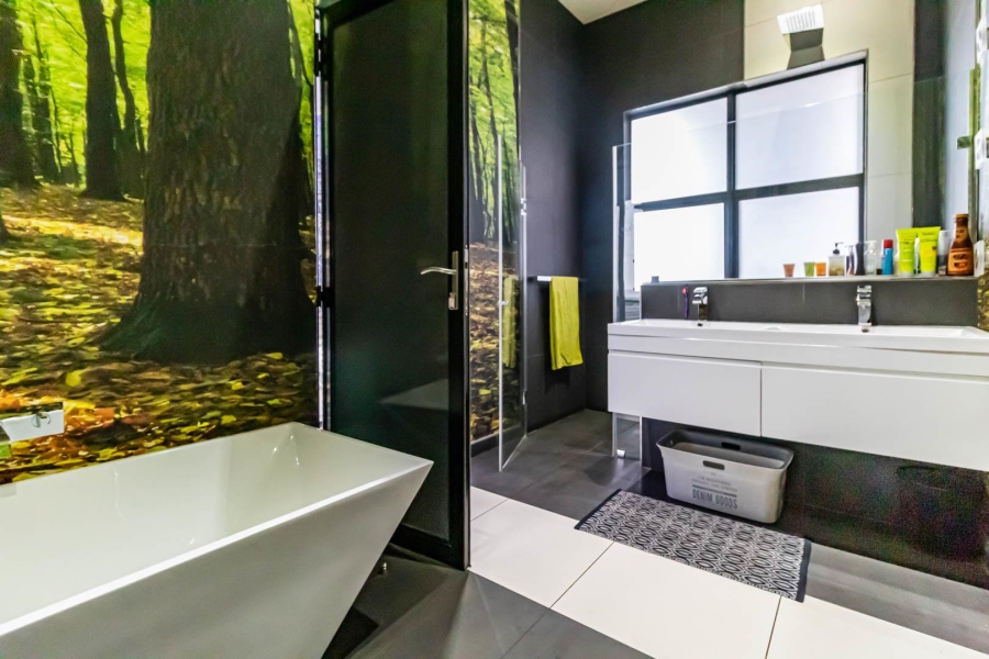 4 Bedroom Property for Sale in Copperleaf Estate Gauteng