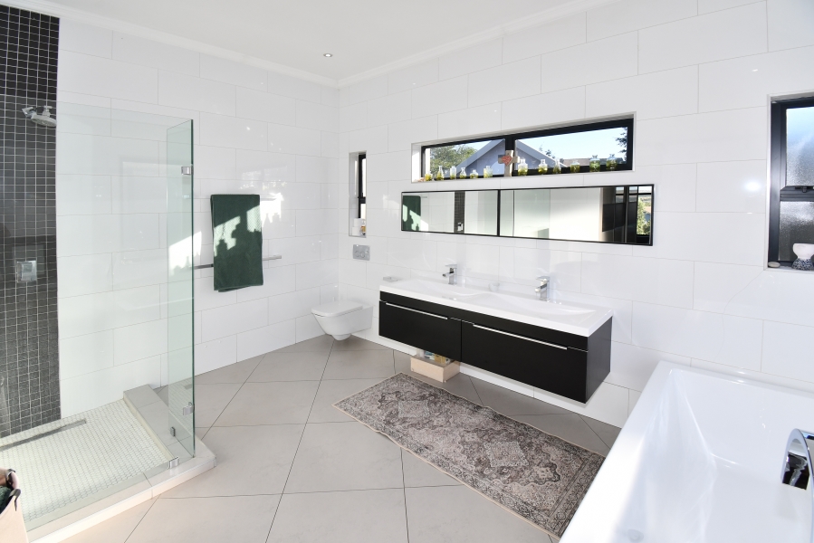 4 Bedroom Property for Sale in Copperleaf Estate Gauteng