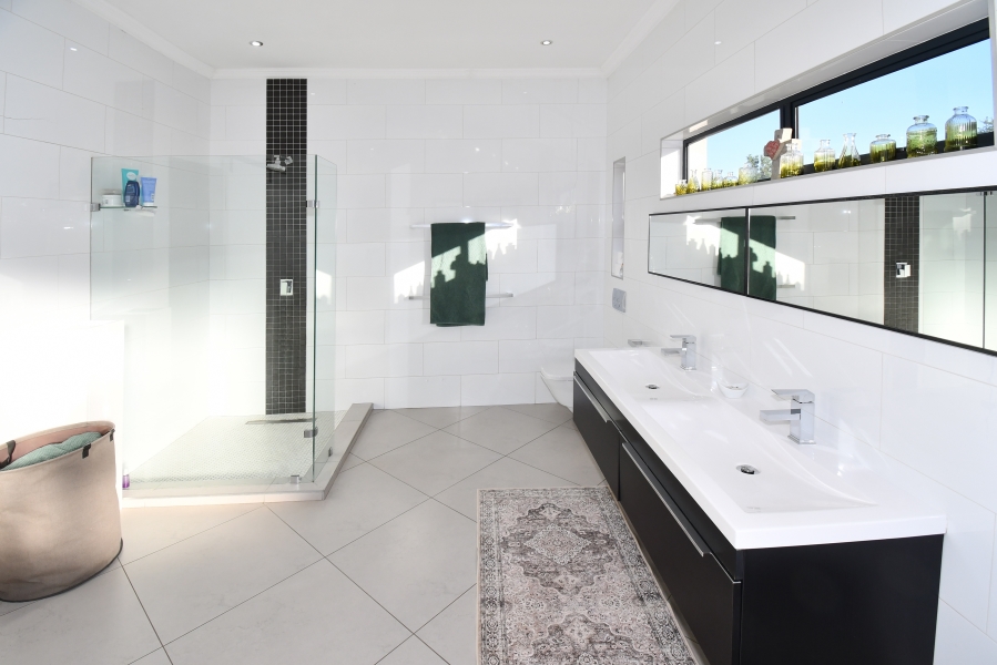 4 Bedroom Property for Sale in Copperleaf Estate Gauteng