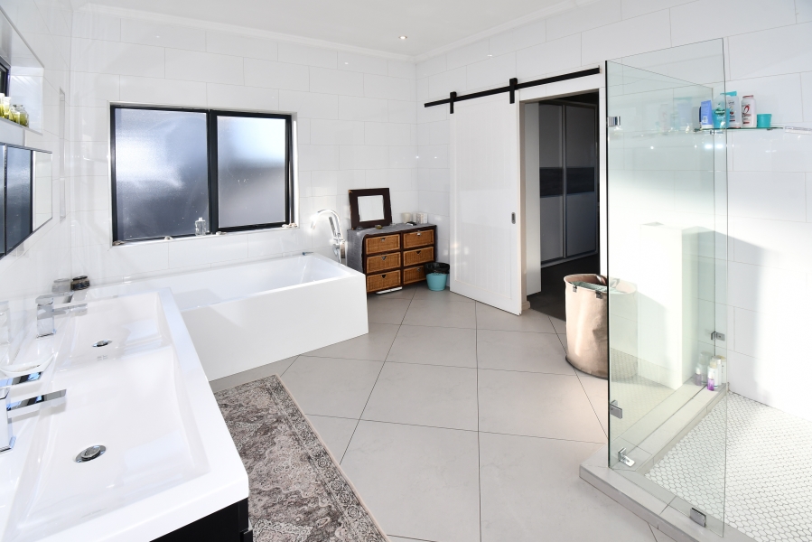 4 Bedroom Property for Sale in Copperleaf Estate Gauteng