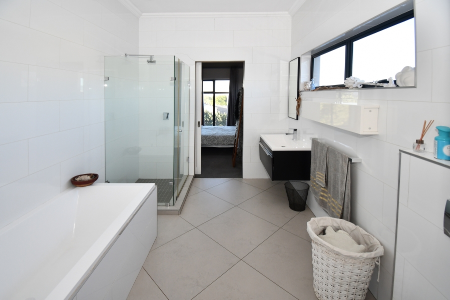 4 Bedroom Property for Sale in Copperleaf Estate Gauteng