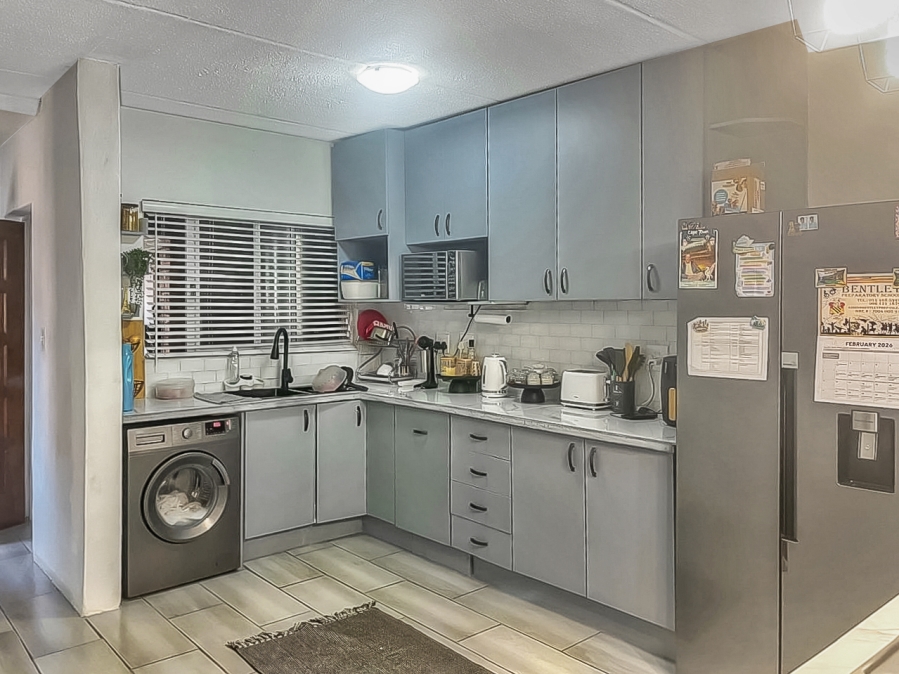 2 Bedroom Property for Sale in Vorna Valley Gauteng