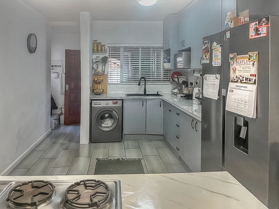 2 Bedroom Property for Sale in Vorna Valley Gauteng