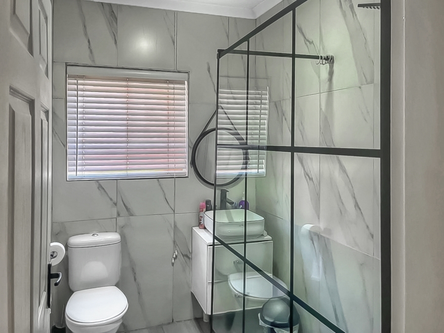 2 Bedroom Property for Sale in Vorna Valley Gauteng