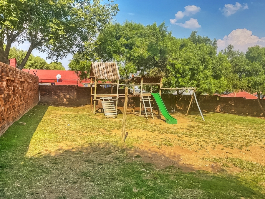 2 Bedroom Property for Sale in Vorna Valley Gauteng