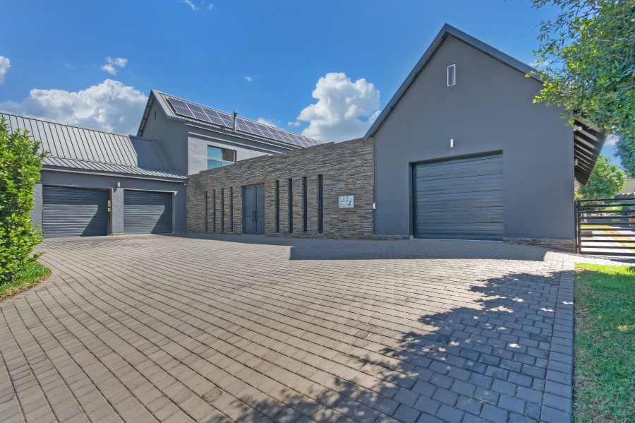 4 Bedroom Property for Sale in Waterfall Country Estate Gauteng