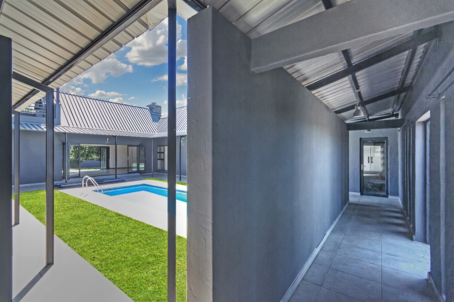 4 Bedroom Property for Sale in Waterfall Country Estate Gauteng