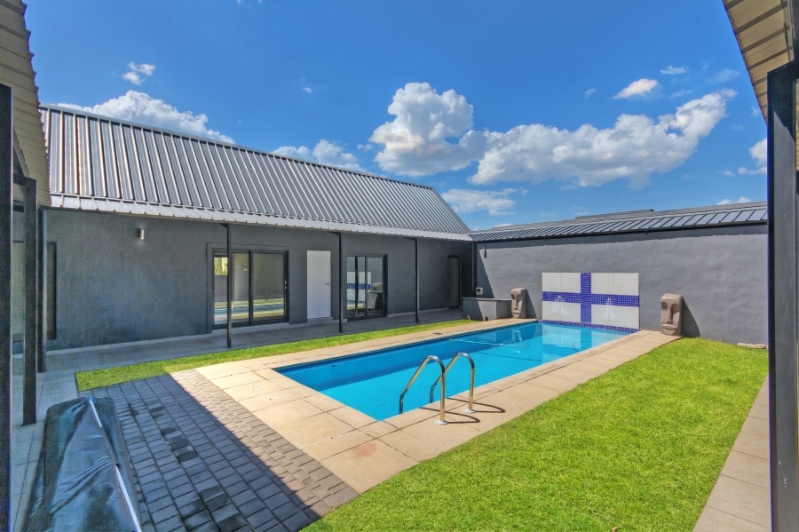 4 Bedroom Property for Sale in Waterfall Country Estate Gauteng