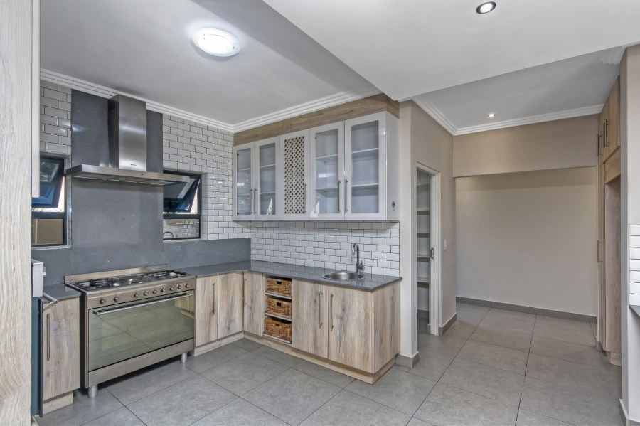 4 Bedroom Property for Sale in Waterfall Country Estate Gauteng