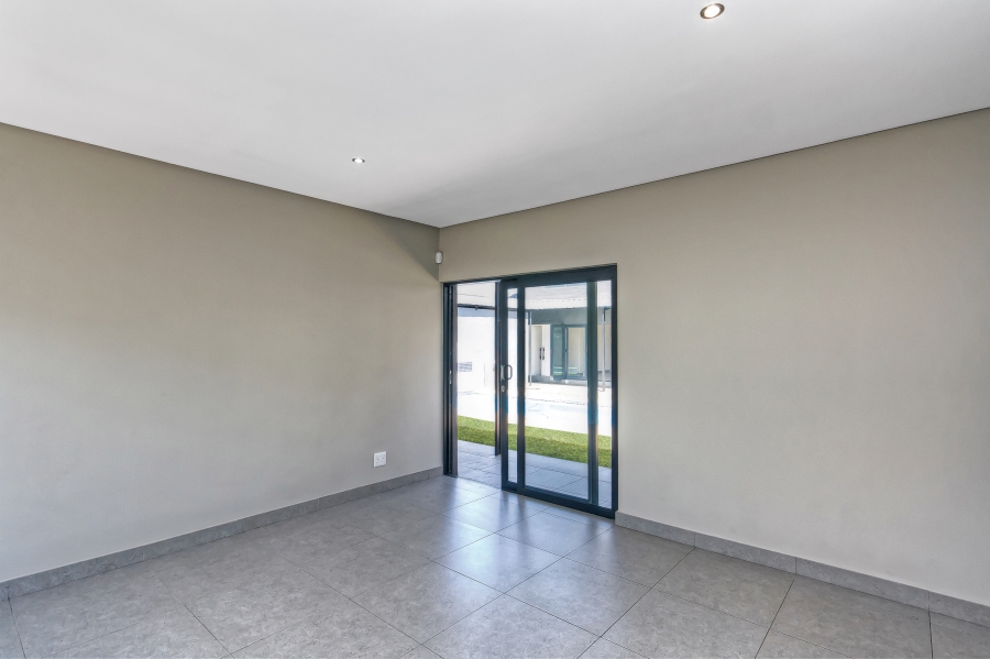 4 Bedroom Property for Sale in Waterfall Country Estate Gauteng