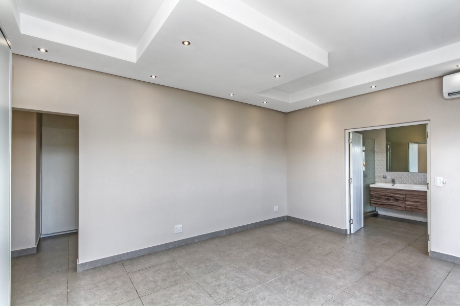 4 Bedroom Property for Sale in Waterfall Country Estate Gauteng