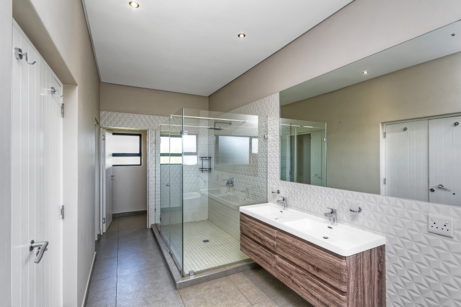 4 Bedroom Property for Sale in Waterfall Country Estate Gauteng