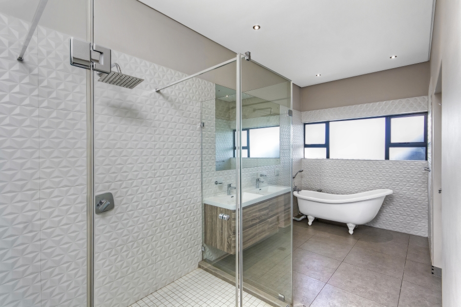 4 Bedroom Property for Sale in Waterfall Country Estate Gauteng