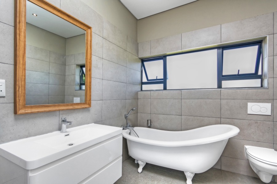 4 Bedroom Property for Sale in Waterfall Country Estate Gauteng