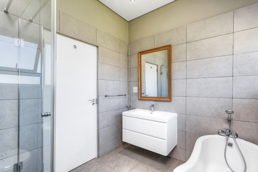 4 Bedroom Property for Sale in Waterfall Country Estate Gauteng