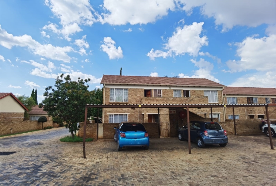 2 Bedroom Property for Sale in Heuwelsig Estate Gauteng