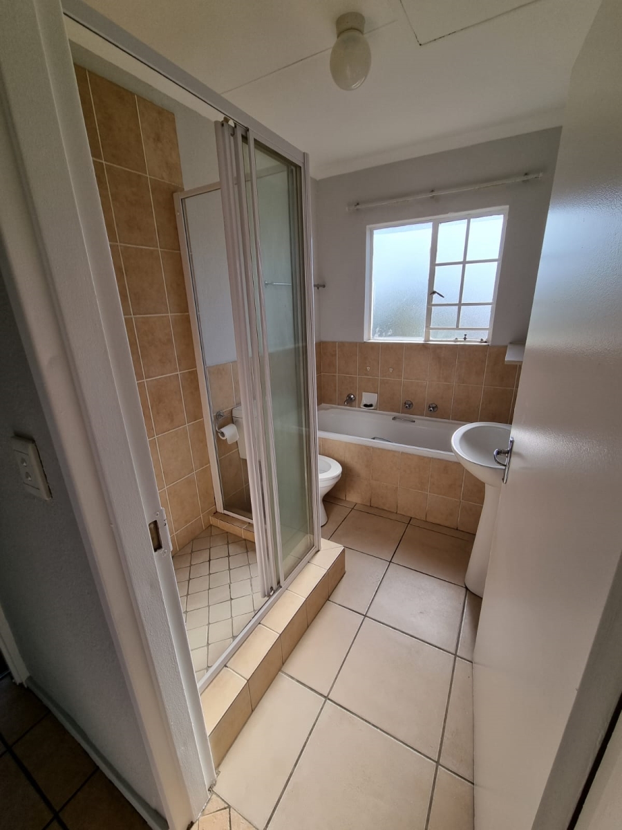 2 Bedroom Property for Sale in Heuwelsig Estate Gauteng