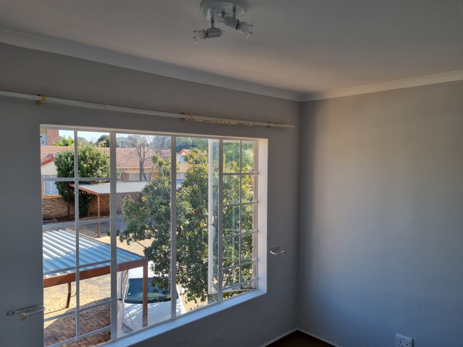 2 Bedroom Property for Sale in Heuwelsig Estate Gauteng