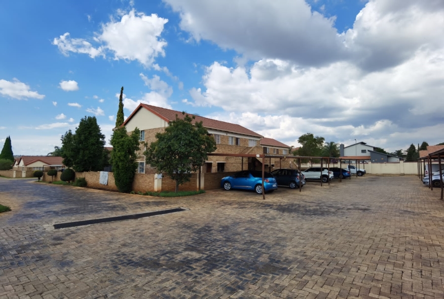 2 Bedroom Property for Sale in Heuwelsig Estate Gauteng