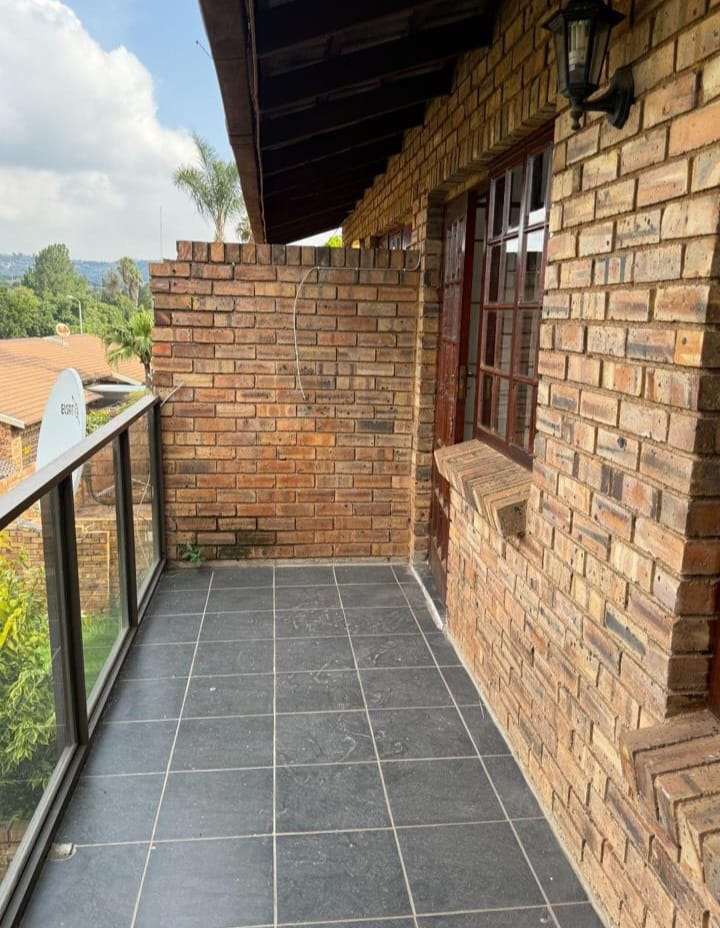 2 Bedroom Property for Sale in Roodepoort Gauteng