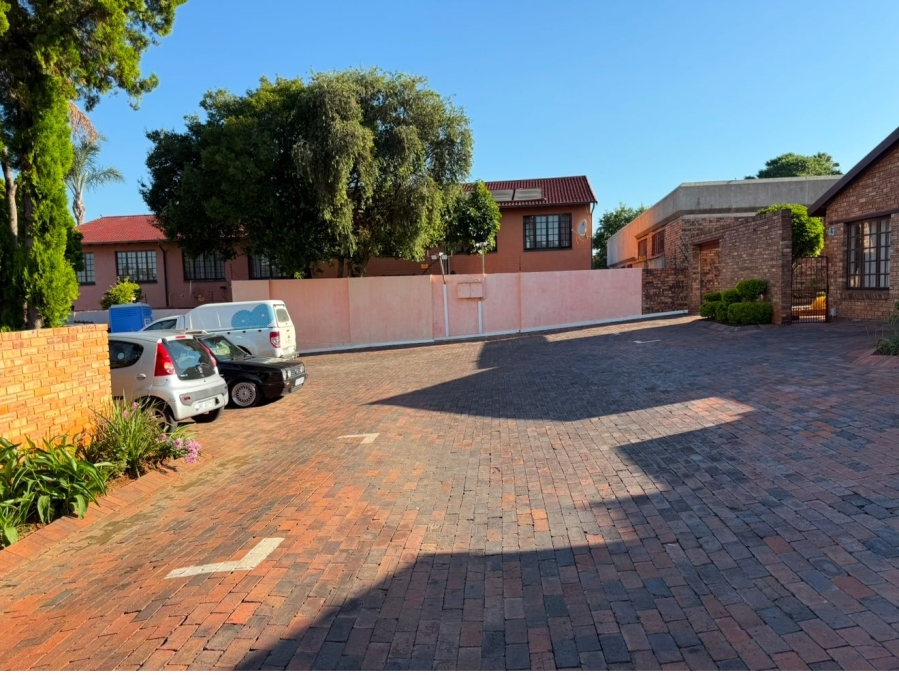 2 Bedroom Property for Sale in Roodepoort Gauteng