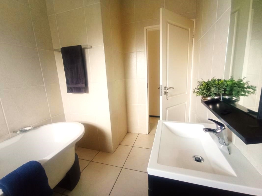 2 Bedroom Property for Sale in Oakdene Gauteng