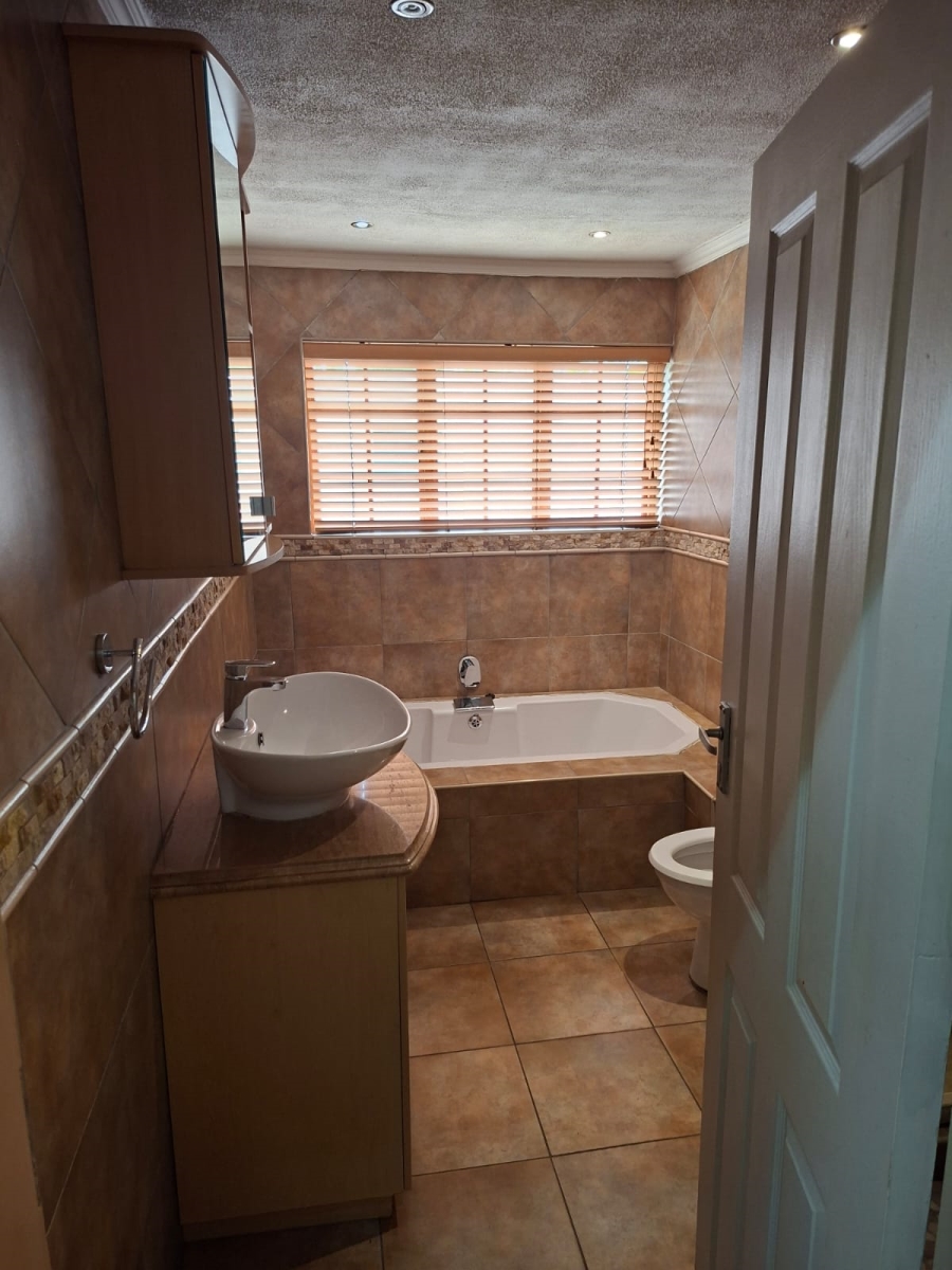 3 Bedroom Property for Sale in Illiondale Gauteng