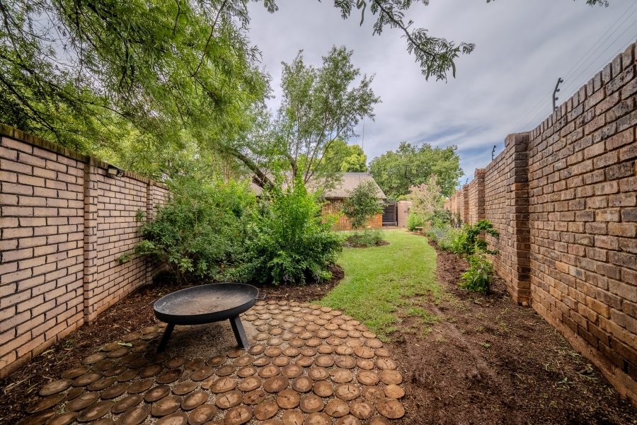 2 Bedroom Property for Sale in Faerie Glen Gauteng