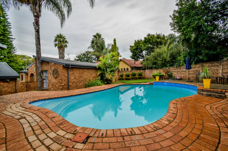 4 Bedroom Property for Sale in Garsfontein Gauteng