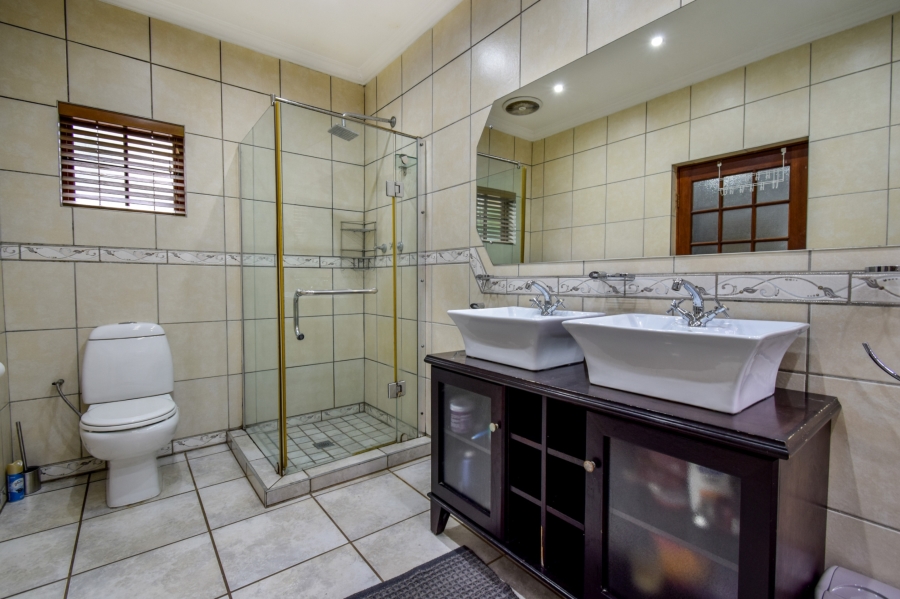 4 Bedroom Property for Sale in Garsfontein Gauteng