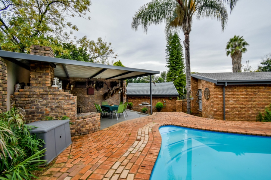 4 Bedroom Property for Sale in Garsfontein Gauteng