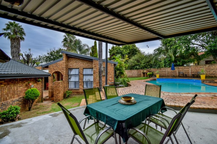 4 Bedroom Property for Sale in Garsfontein Gauteng