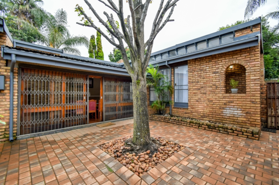 4 Bedroom Property for Sale in Garsfontein Gauteng