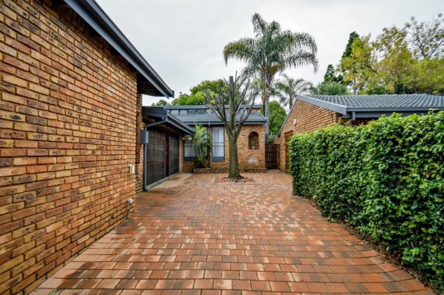 4 Bedroom Property for Sale in Garsfontein Gauteng