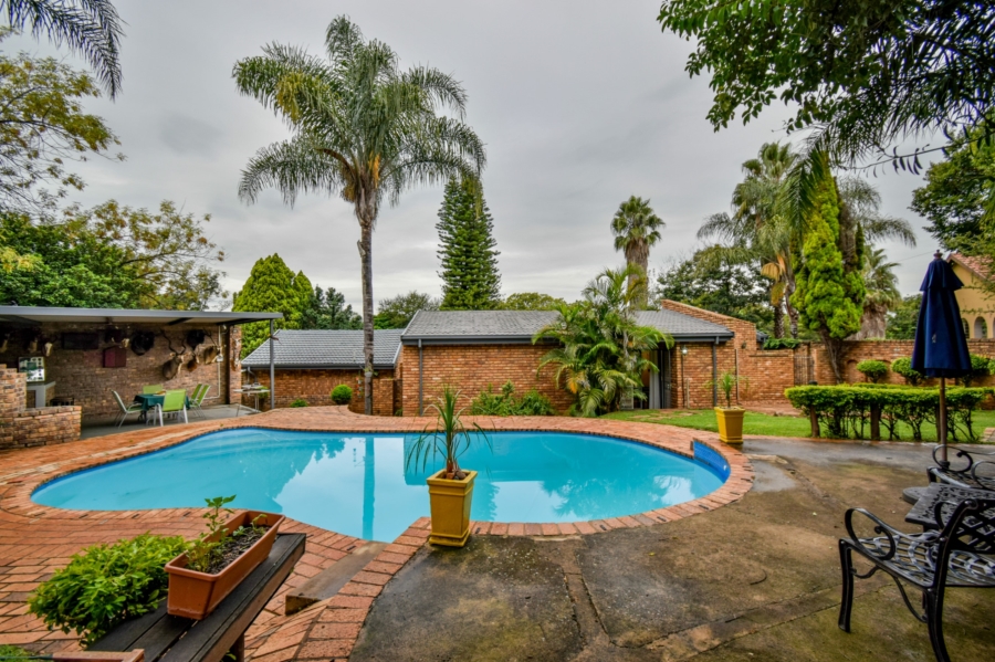 4 Bedroom Property for Sale in Garsfontein Gauteng