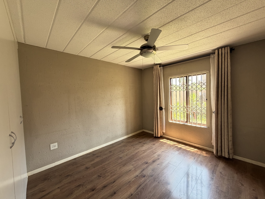 To Let 2 Bedroom Property for Rent in Glenvista Gauteng